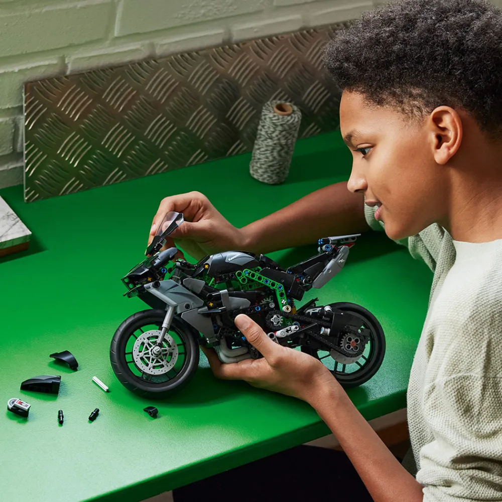 LEGO Lego Technic>42170 Kawasaki Ninja H2R-motorsykkel