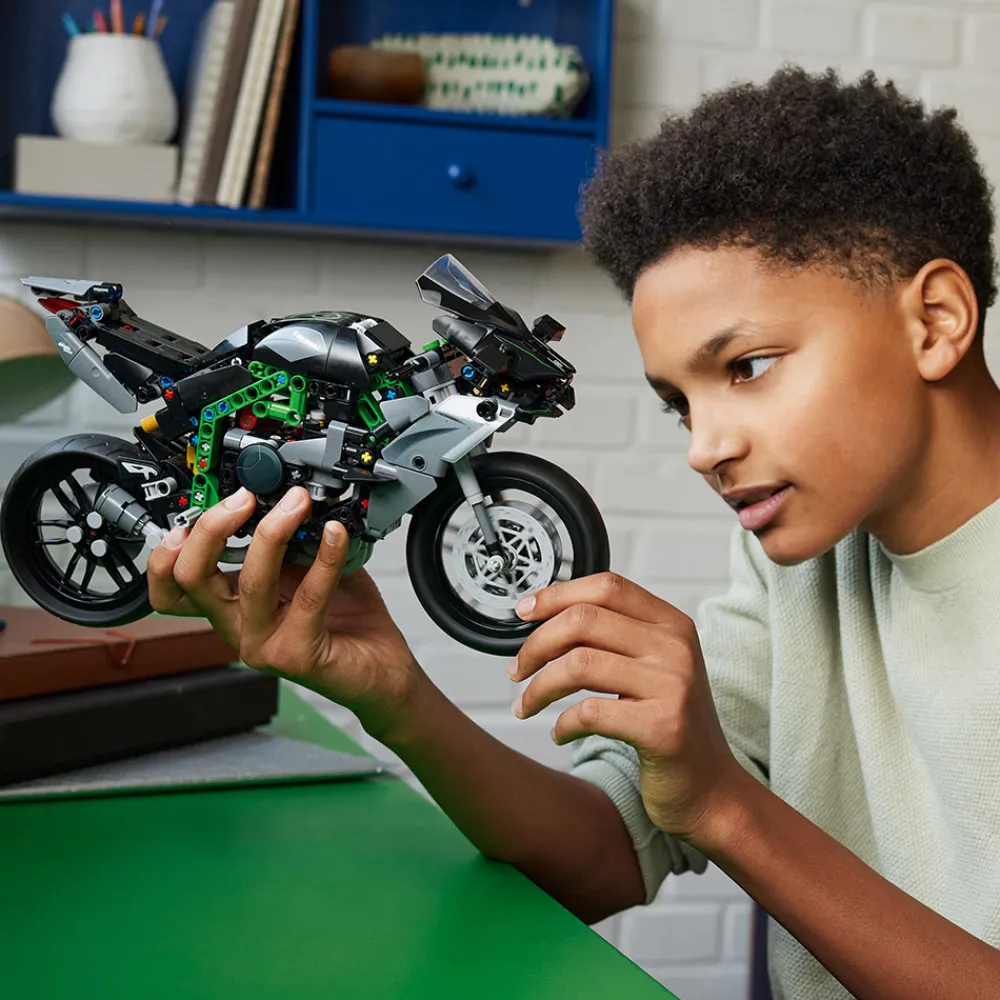 LEGO Lego Technic>42170 Kawasaki Ninja H2R-motorsykkel