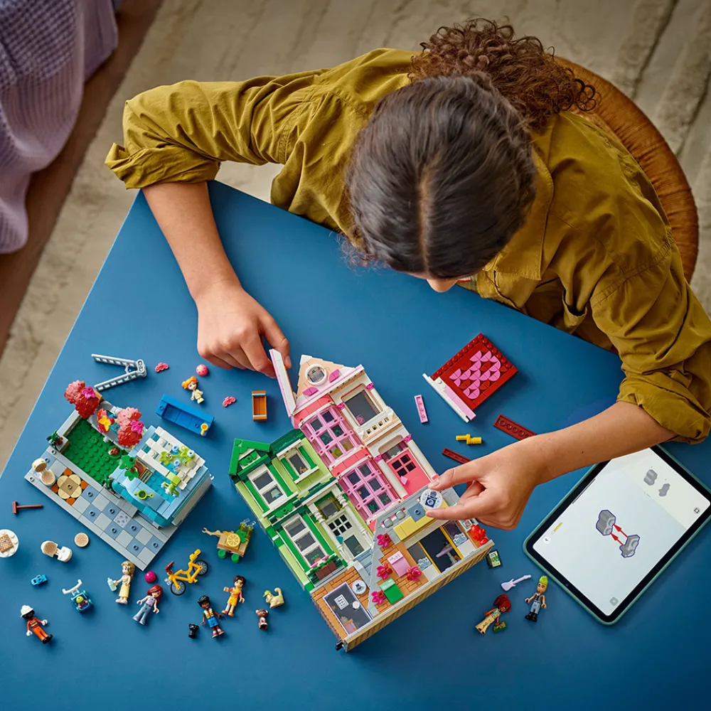 LEGO Lego Friends>42670 Leiligheter og butikker i Heartlake City