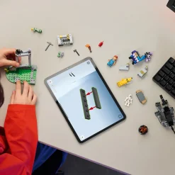 LEGO Lego Fortnite | Lego Nyheter>77075 Peely og Sparkplug slår leir på sletten